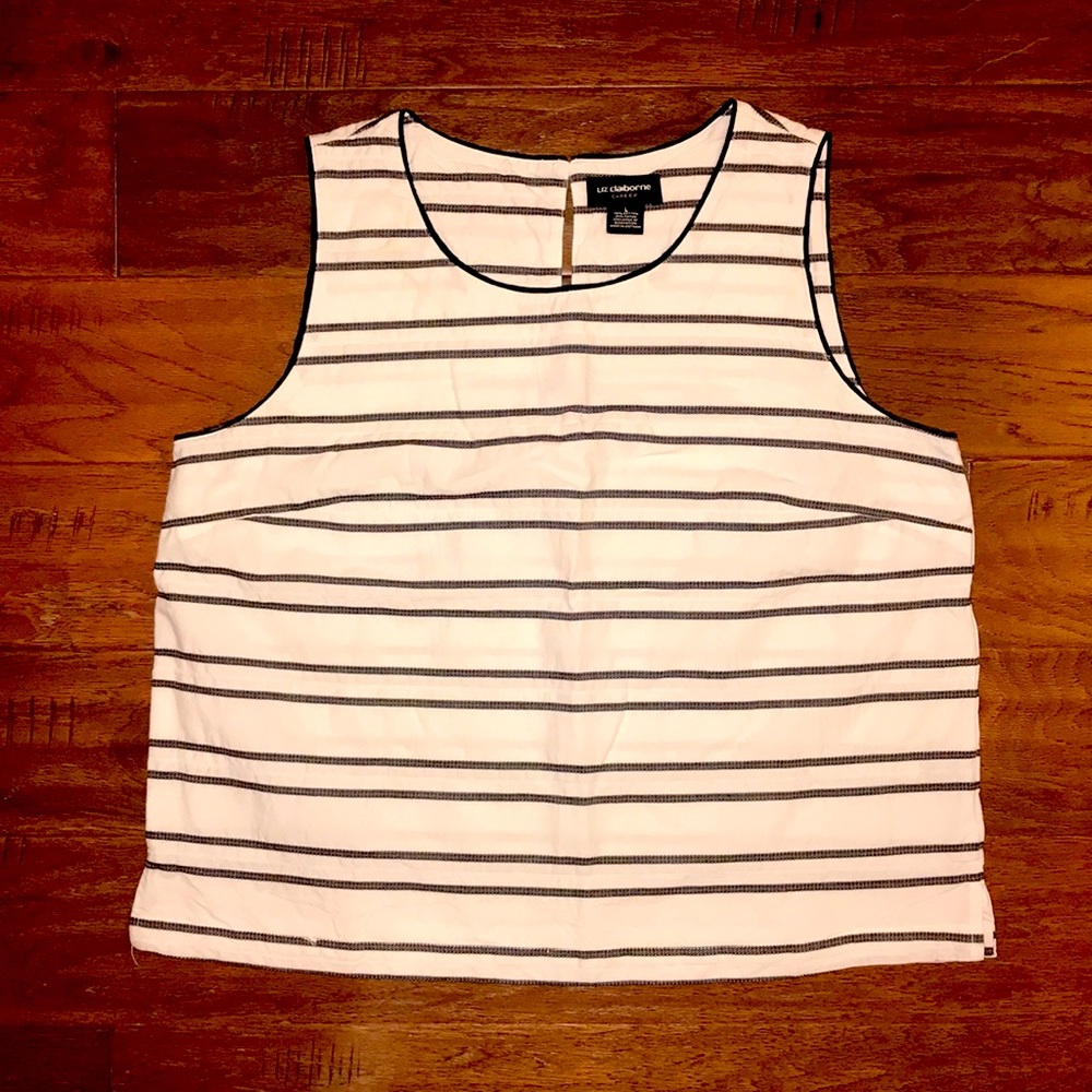 ❤️ 3/$20 Liz Claiborne black and white sleeveless top